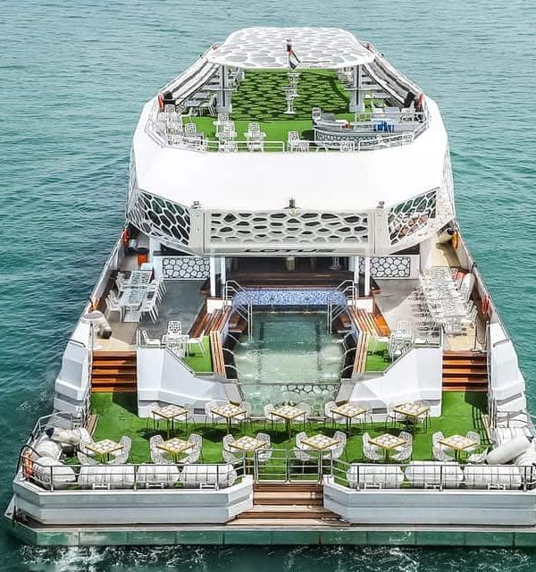 lotus royal mega yacht dinner (1)