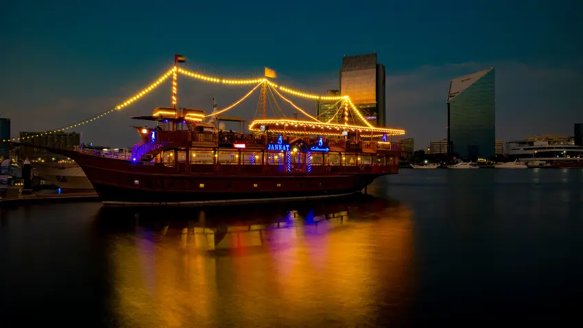 Marina 8 Marina Dhow Cruise is the best palce